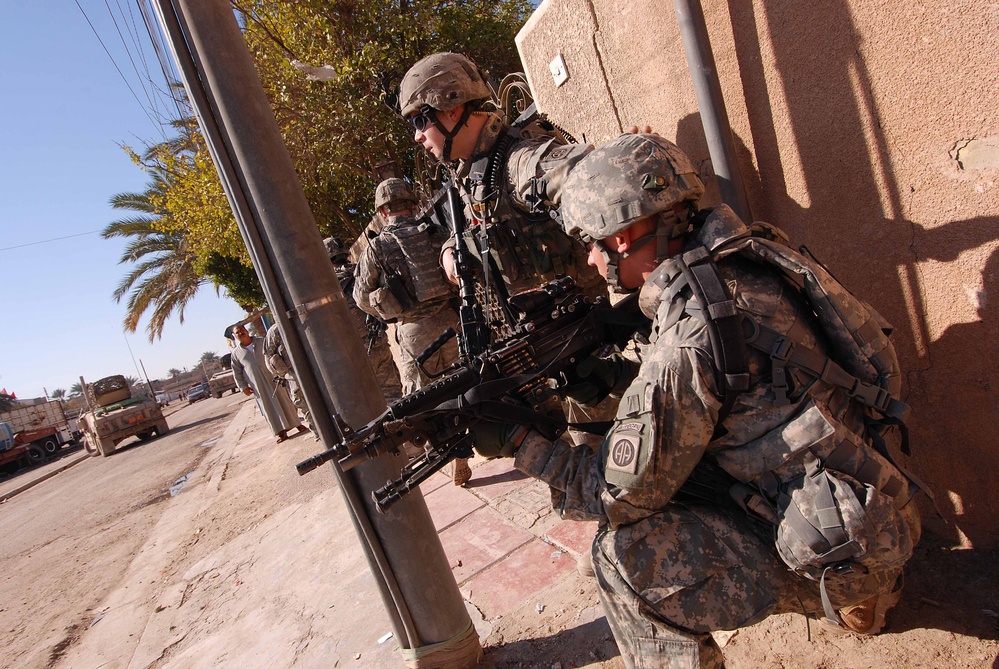 Army Soldiers Clear Building in Baghdad Neighborhood