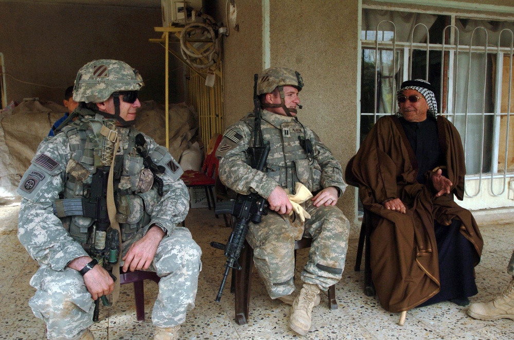 U.S. Army Officers Meet with Local Iraqi Leader in Kassipa