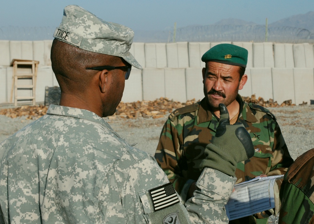 U.S. Sergeant Mentors Afghan Army Captain on Howitzer Firing