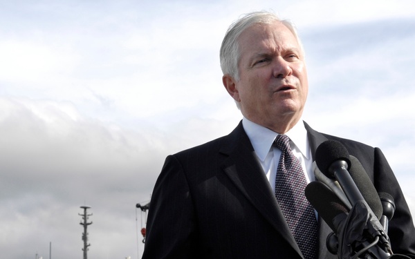 Defense Secretary Gates Visits USS New Orleans, Meets with Sailors and Recruits