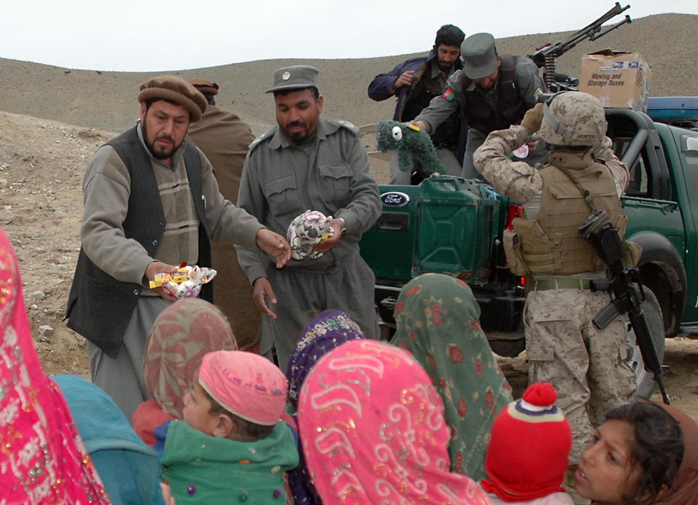 Afghan Police Chief Brings Holiday Cheer to Children