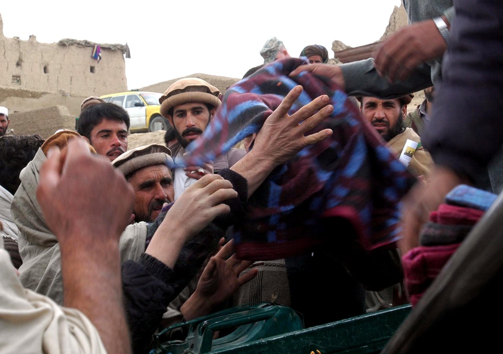 Afghan Forces Distribute Blankets to Locals in Parwan Province