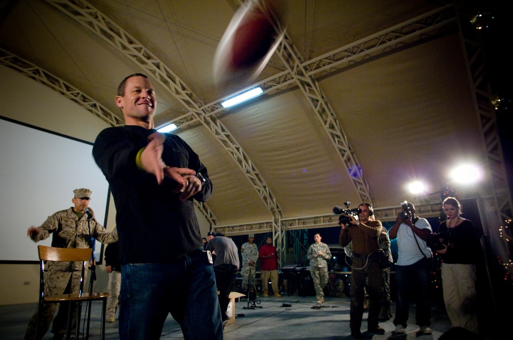 Lance Armstrong Entertains Troops on USO Tour in Kuwait