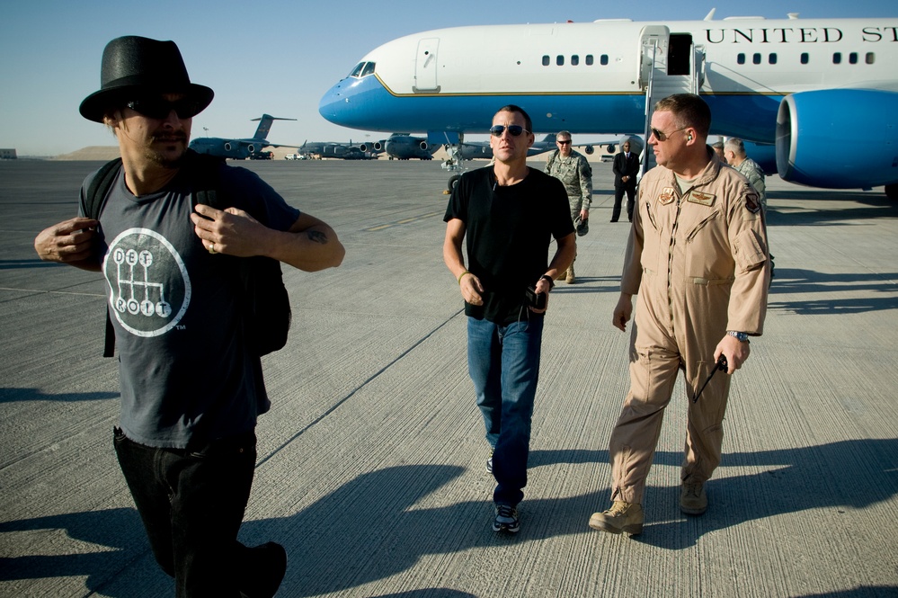 Kid Rock, Lance Armstrong Join USO Holiday Tour for Troops