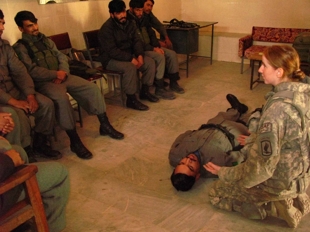 U.S. Soldier Teaches First Aid to Afghan Police in Jalalabad
