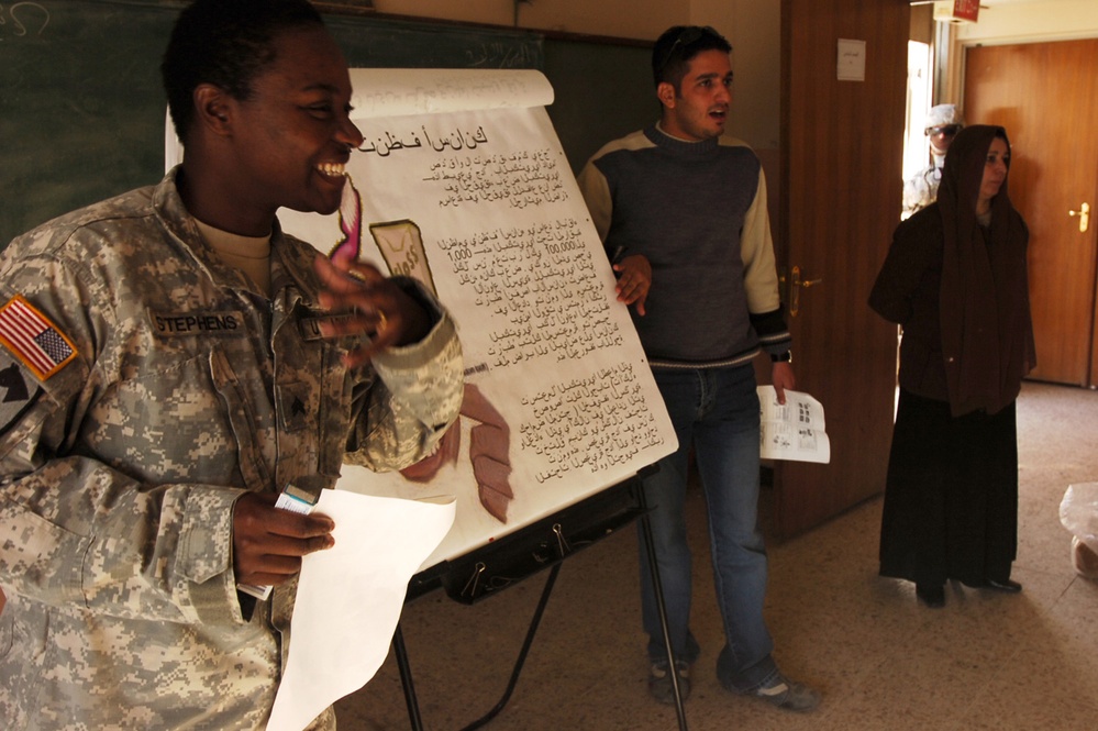 Army Medic Promotes Oral Hygiene to Iraqi Students