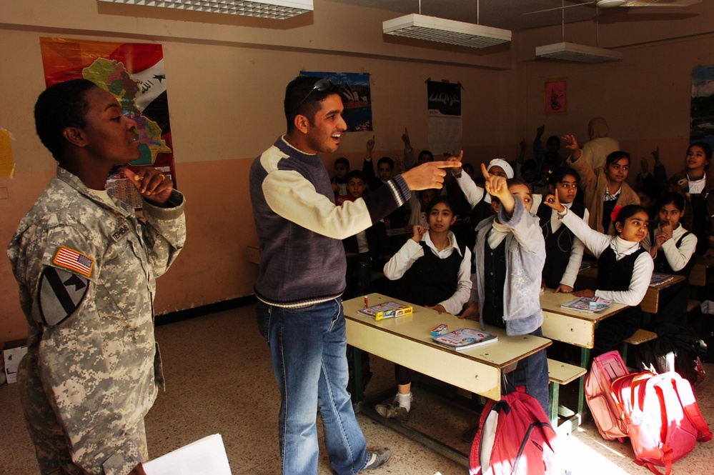 Iraqi General Physician Leads Health Presentation for U.S. Army Medic