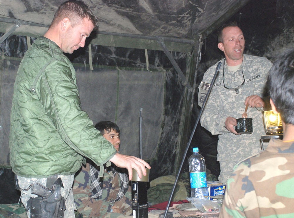 U.S. Soldiers Mentor Afghan Border Police at Remote Outpost