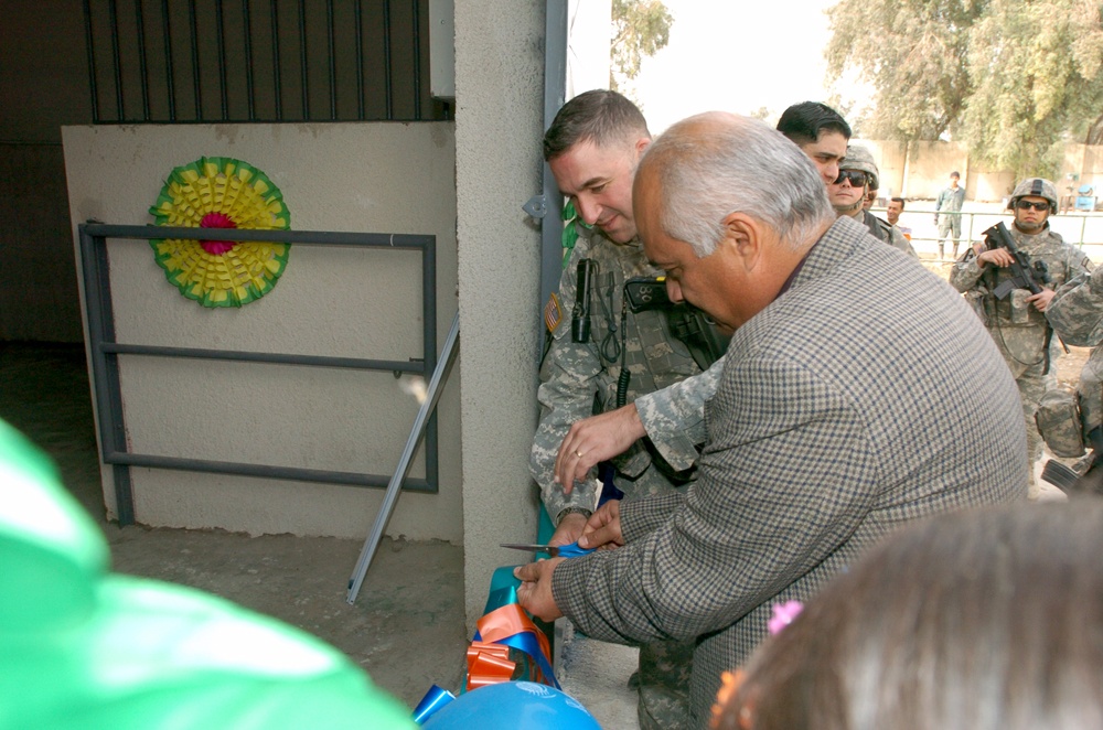 Army Officer and Baghdad Zoo Director Open New Stable Facility