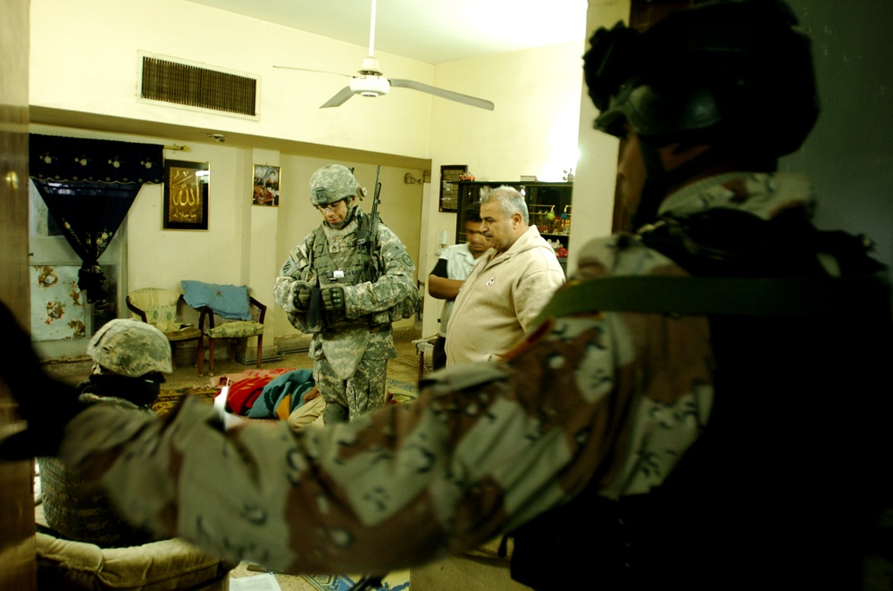 Army Staff Sgt. Speaks to Baghdad Resident During Saber Sweep Operation