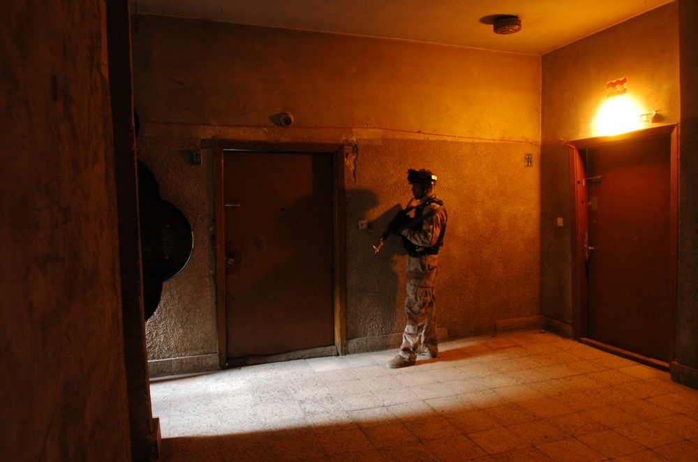 Iraqi Soldier Secures Apartment Building in Baghdad Operation