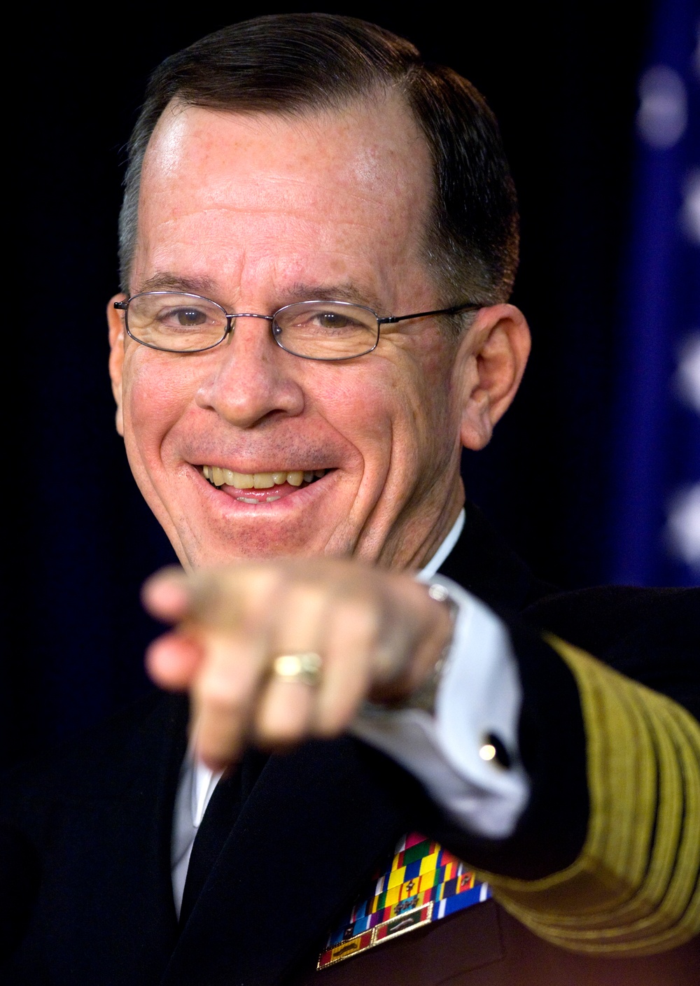 Mullen Addresses Foreign Press on Military Matters