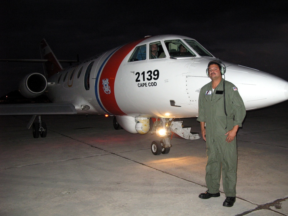 Coast Guard Petty Officer Completes 700-Mile Aerial Patrol Over Windward Pass
