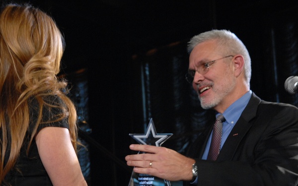 Connie Britton Honors Vietnam Vet Walter Fricke at Microsoft Awards Ceremony