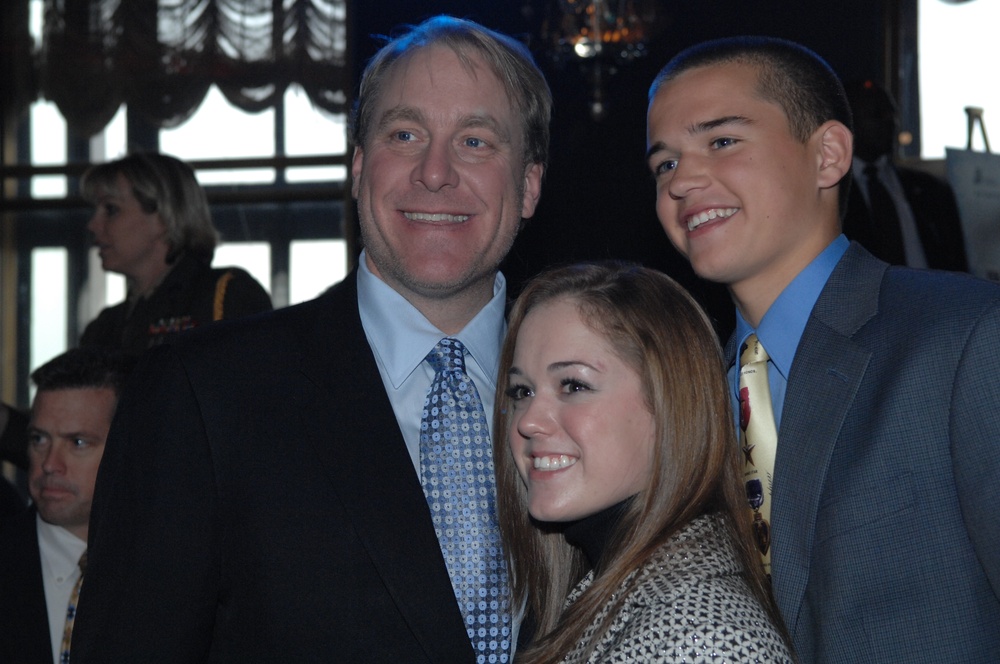 Curt Schilling Honors Cell Phones for Soldiers Founders at Microsoft Awards