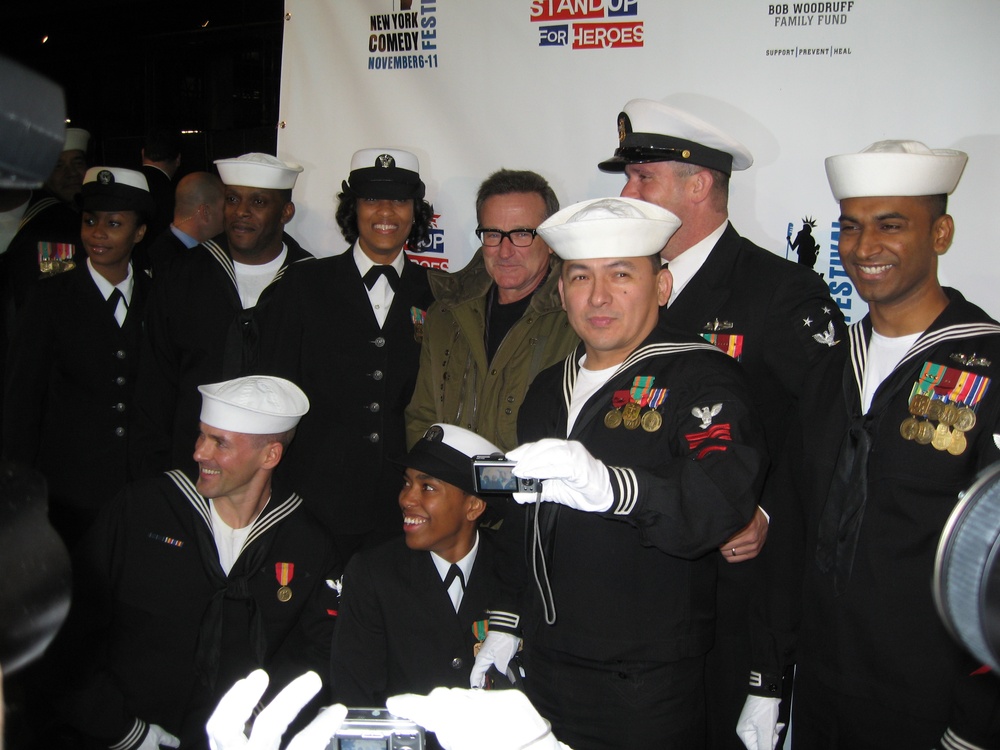 Robin Williams Supports Injured Troops at Charity Event