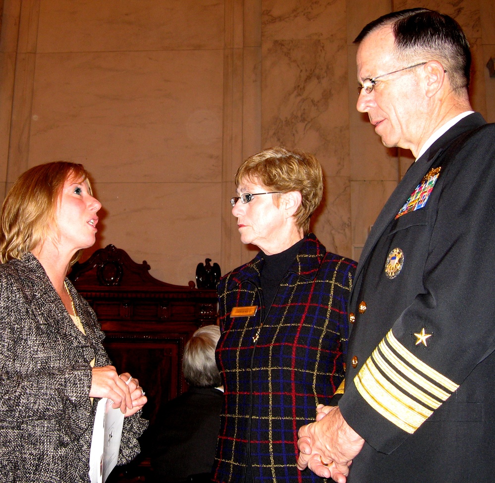 Families of Fallen Soldiers Honored at Gold Medal Ceremony