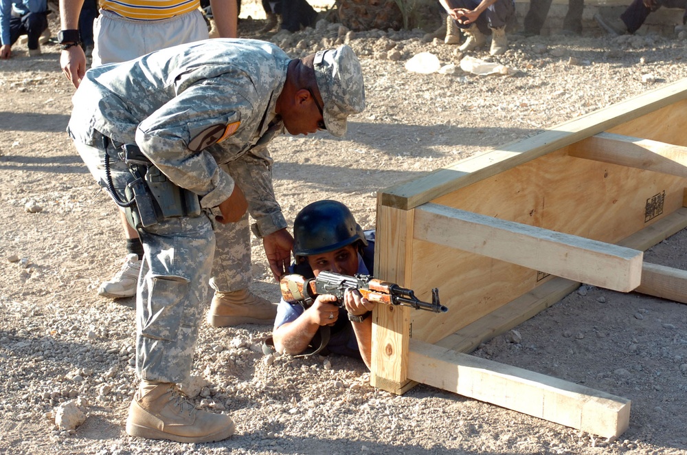 U.S. Soldier Trains Iraqi Police on Use of Force