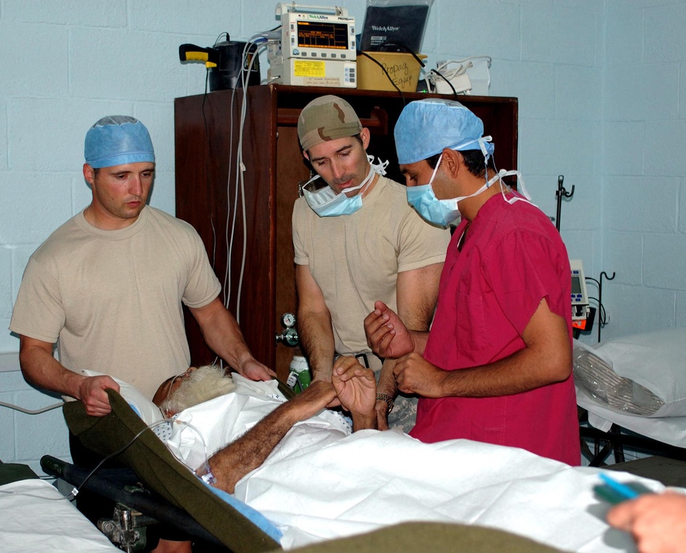 Army Nurse Anesthetist Provides Care with Afghan Counterpart