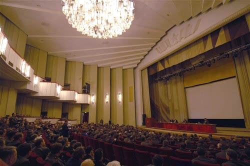 Gates Briefs Russian Military Leaders in Moscow