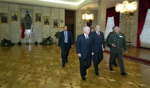 Gates Meets with Russian General Ahead of Talks with Servicemembers
