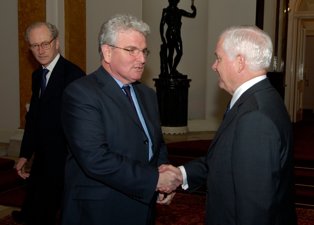 Defense Chiefs Meet in London to Discuss Security Matters