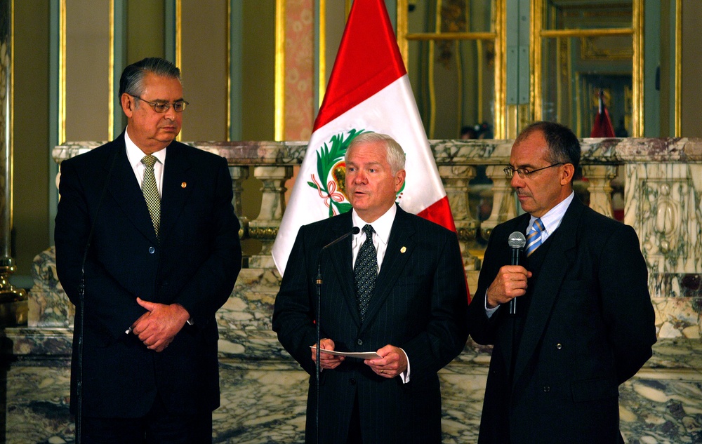 U.S. Defense Secretary Gates Meets with Peru's PRO National Director Pareja in Lima