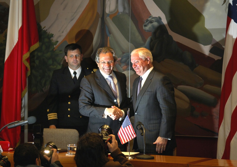U.S. Defense Secretary Gates and Chilean Counterpart Goni Meet in Santiago