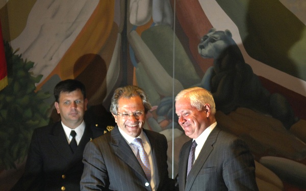 U.S. Defense Secretary Gates and Chilean Counterpart Goni Meet in Santiago