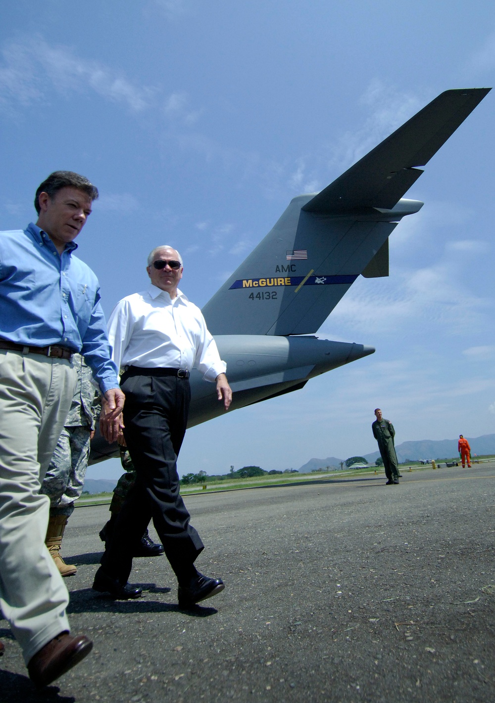 Gates, Colombian Defense Minister Tour Tolemaida Air Base