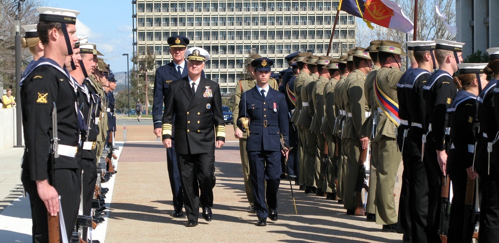 U.S. Pacific Commander Inspects Australian Troops in Canberra