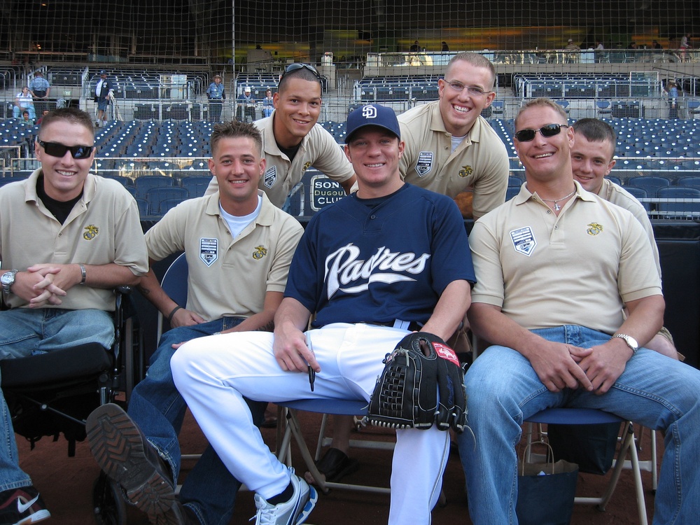 Padres Pitcher Peavy Meets with Wounded Marines at Naval Medical Center