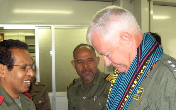 Timor-Leste Military Leader Presents Gift to U.S. Pacific Commander