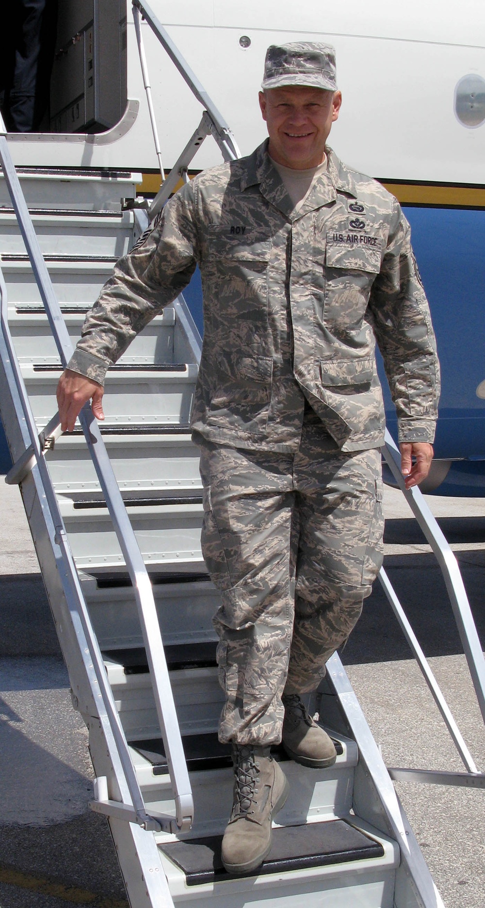 Air Force Command Chief Master Sgt. Visits Tonga to Discuss NCO Development