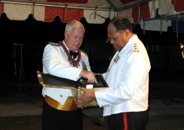 U.S. Pacific Commander Exchanges Gifts with Tonga's Defense Chief