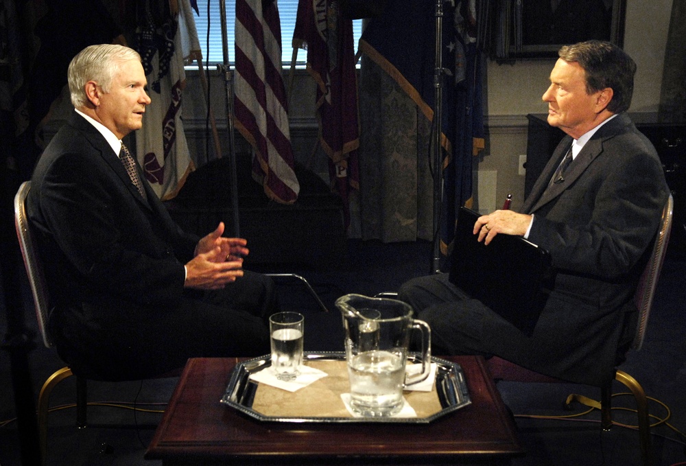 Gates Speaks with Journalist Lehrer at the Pentagon