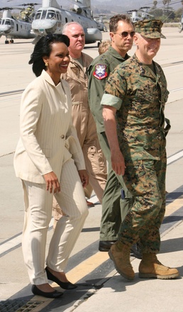 Marine Corps Lt. Gen. Mattis Escorts Secretary Rice to Camp Pendleton