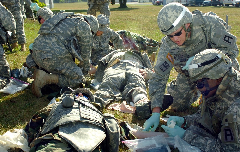 Army Instructor Trains Soldiers in Combat Lifesaving Skills