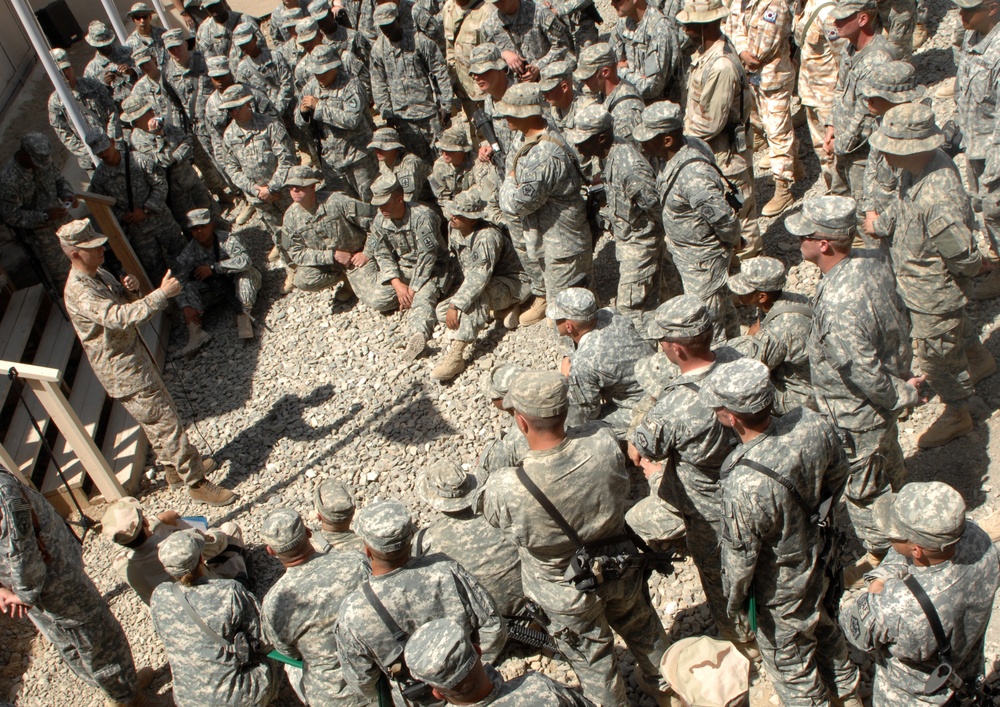 Gen. Pace Visits Troops at Afghan Border