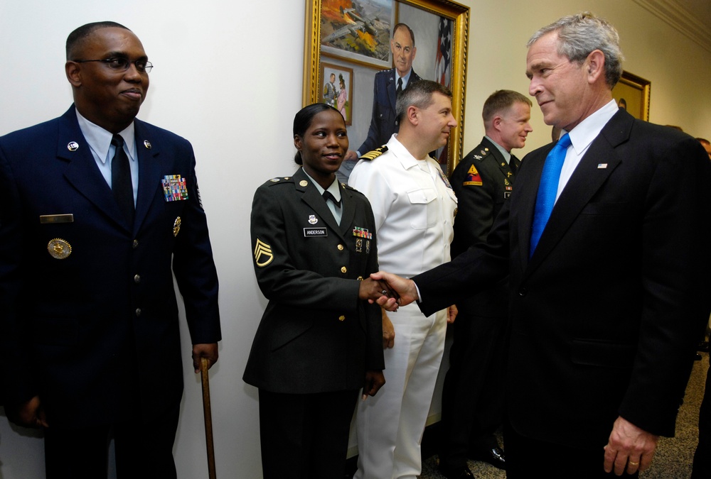 Bush Meets with Military Leaders at Pentagon