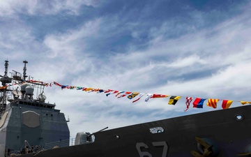 USS Shiloh (CG 67) Decorates for 4th of July Celebration