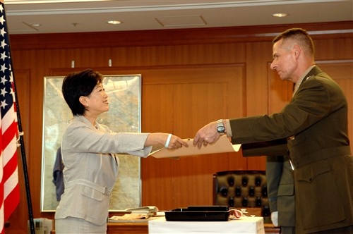 Japanese Defense Minister Honors U.S. Military Leader
