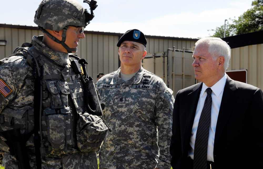 Defense Secretary Gates Visits Soldier Training at Fort Riley