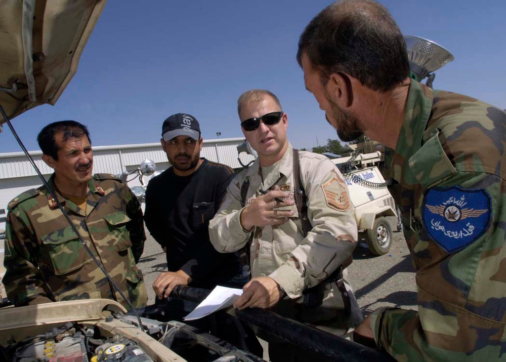 Air Force Mentor Trains Afghan Air Corps at Kabul Airport