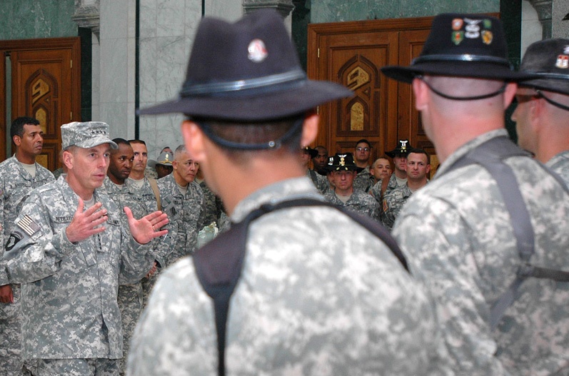 Petraeus Honors Troops at Baghdad Ceremony