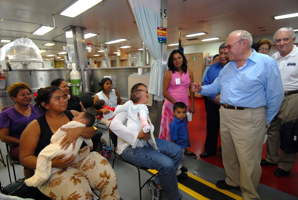 Nicaraguan Leaders Visit USNS Comfort Hospital Ship