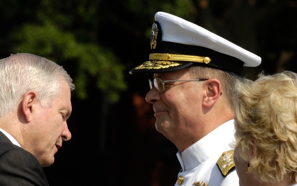 Gates Honors Retiring Vice Chairman of Joint Chiefs
