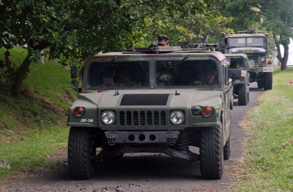 Salvadoran Soldiers Train on U.S. Military Vehicles