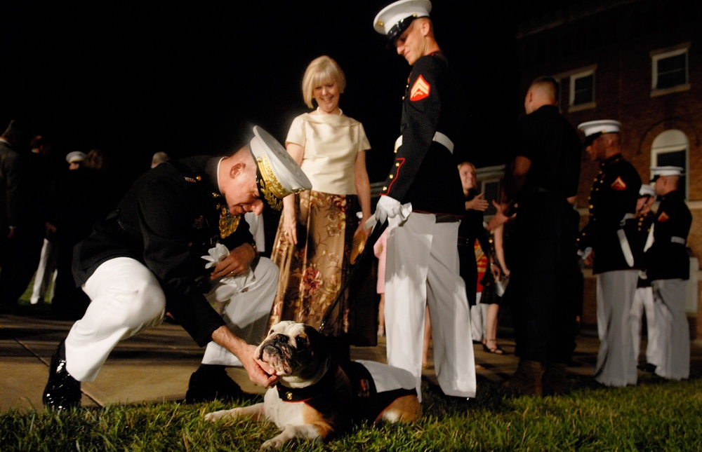 Top U.S. Military Officer Bonds with Marine Corps Mascot