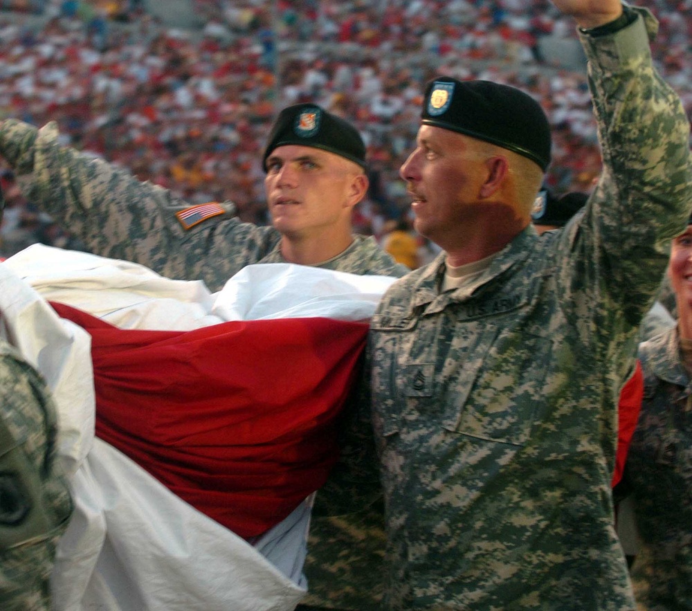 Army Sergeant Carries U.S. Flag at Daytona 400